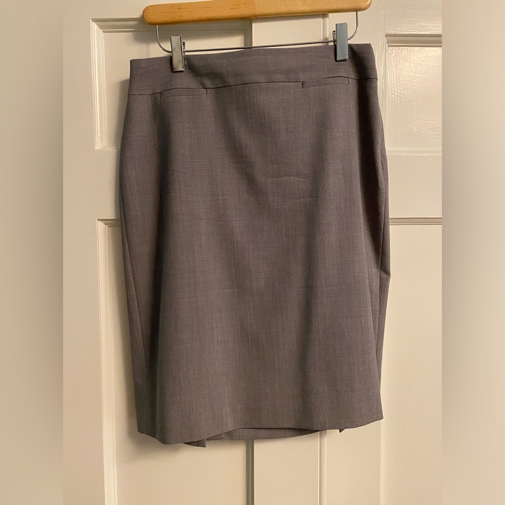 Banana Republic Gray Pencil Skirt, Size 6, knee length